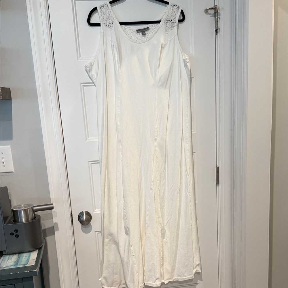 Elegant White Sleeveless and lace Dress